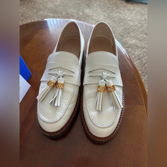 Taylor Swift lover/ Stuart Weitzman 'Manila Loafer in White - Picture 11 of 11